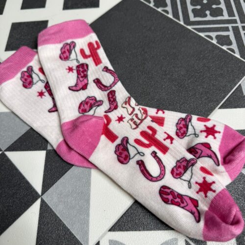 Western Socken Pink – Cowgirl Socken mit Hut, Stiefel & Kaktus Motiv