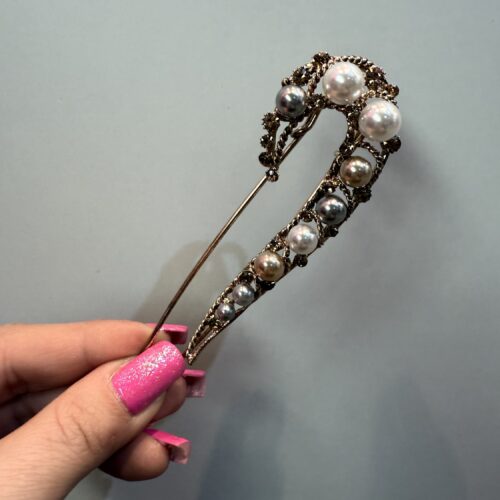 Western Show Number Pin Perlen Gold Vintage Look | Startnummernhalter 11 cm | Glitzer Sicherheitsnadel | 2er Set Turnier Accessoire Brosche